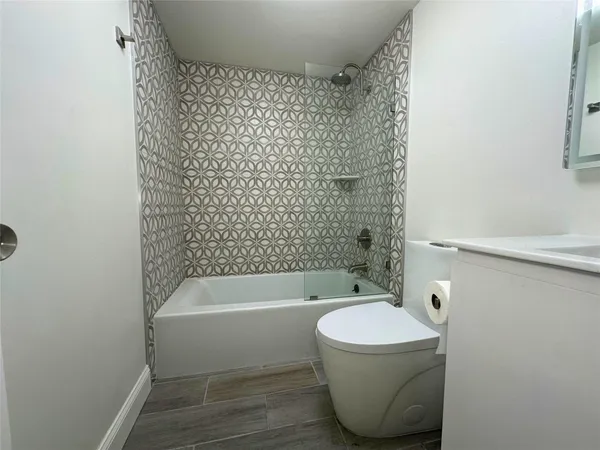 $2,100 | 50 Southwest 3rd Avenue, Unit 110, Boca Raton, FL 33432