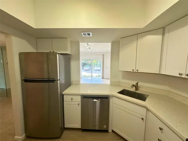 $2,100 | 50 Southwest 3rd Avenue, Unit 110, Boca Raton, FL 33432