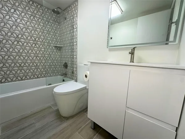 $2,100 | 50 Southwest 3rd Avenue, Unit 110, Boca Raton, FL 33432