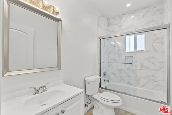 $3,295 | 6715 Cedros Avenue, Van Nuys, CA 91405