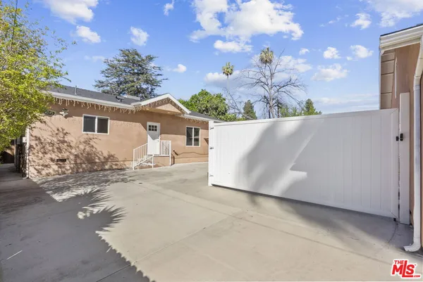 $3,295 | 6715 Cedros Avenue, Van Nuys, CA 91405