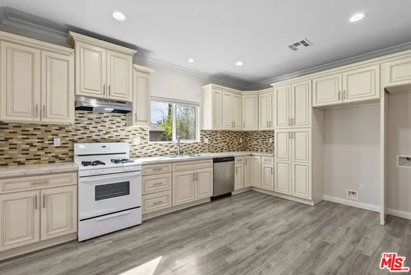 $3,295 | 6715 Cedros Avenue, Van Nuys, CA 91405