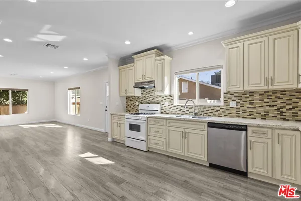 $3,295 | 6715 Cedros Avenue, Van Nuys, CA 91405