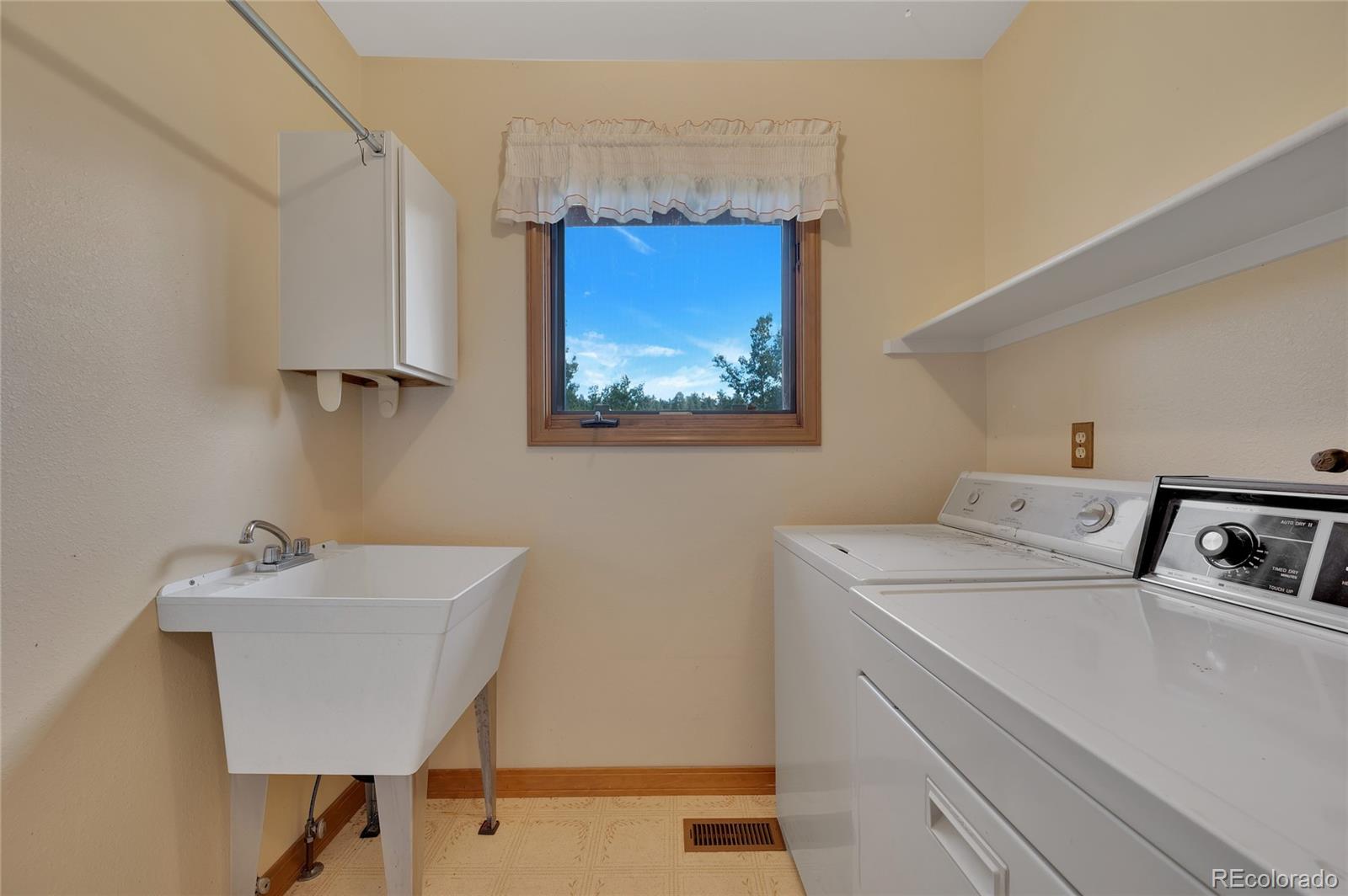 432 Paradiso Road Divide, CO 80814 - Photo 12 of 38