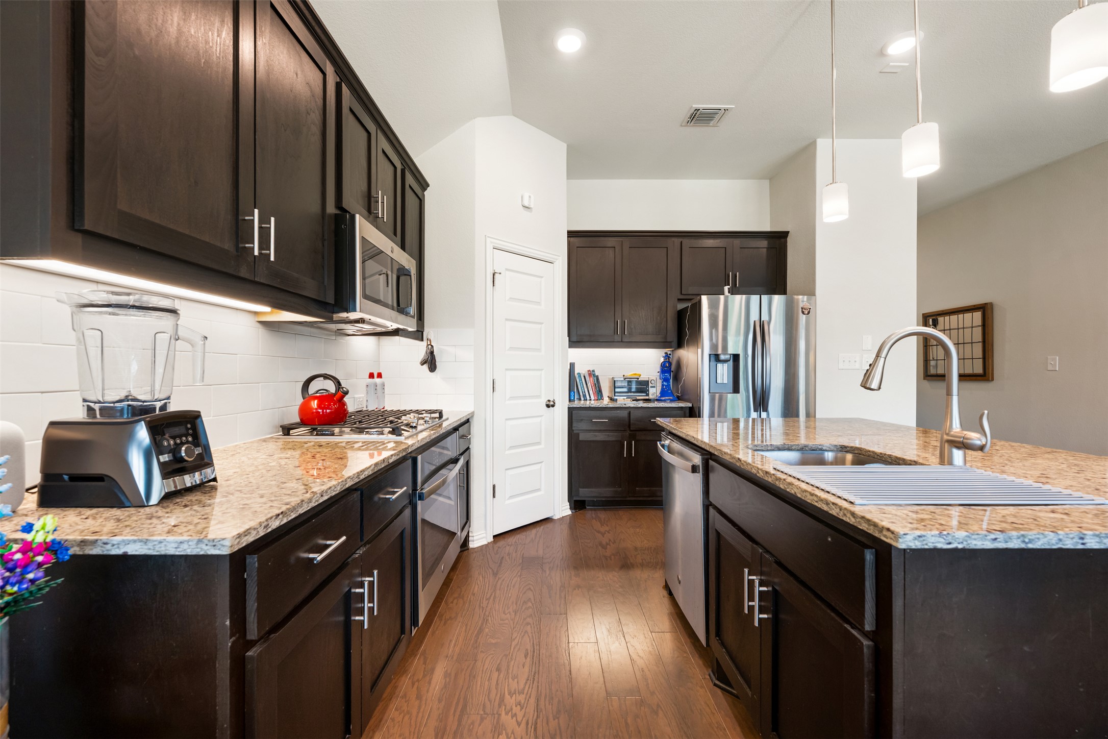 303 Cold Riv Run Kyle, TX 78640 - Photo 9 of 40 Granite countertops.