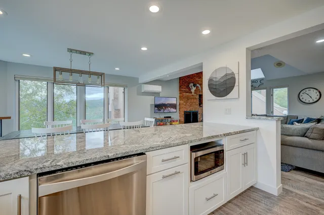 $820,000 | 18 Top Notch Road, Bartlett, NH 03812