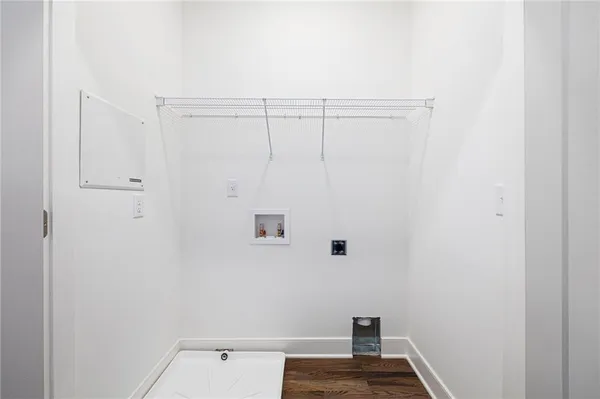 en empty room with windows and ceiling fan