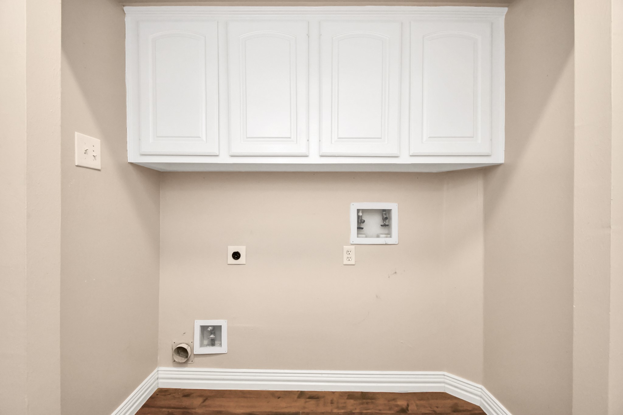 4411 Walham Court Houston, TX 77345 - Photo 25 of 46 a view of small space with mirror