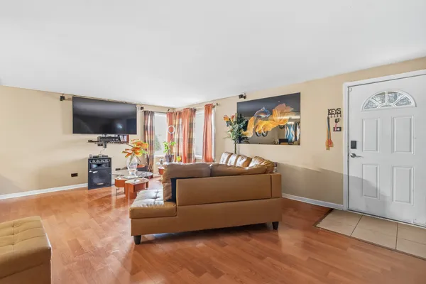 $199,000 | 3924 167th Place, Country Club Hills, IL 60478