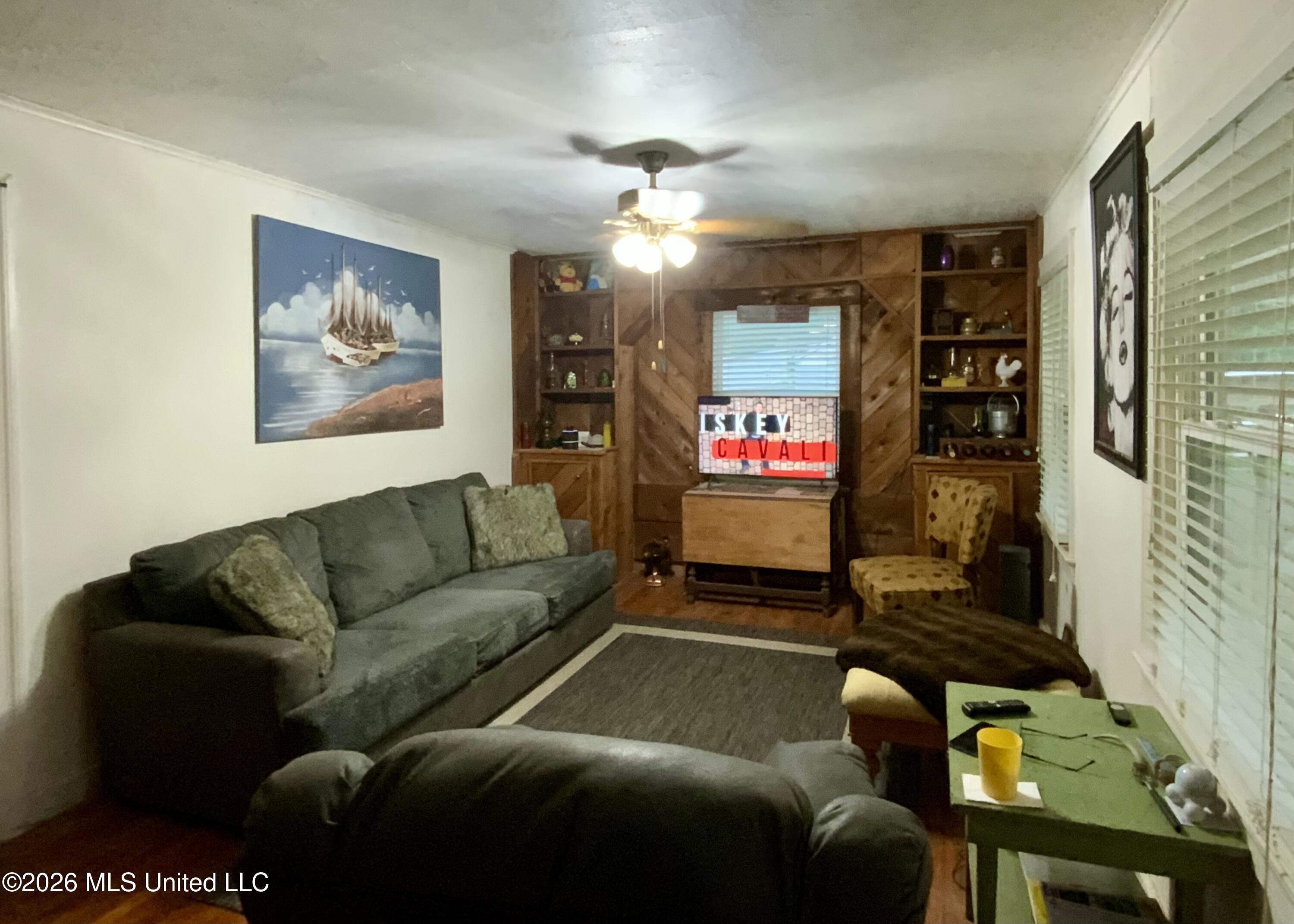 144 Plummer Circle Jackson, MS 39209 - Photo 2 of 10 Living Room
