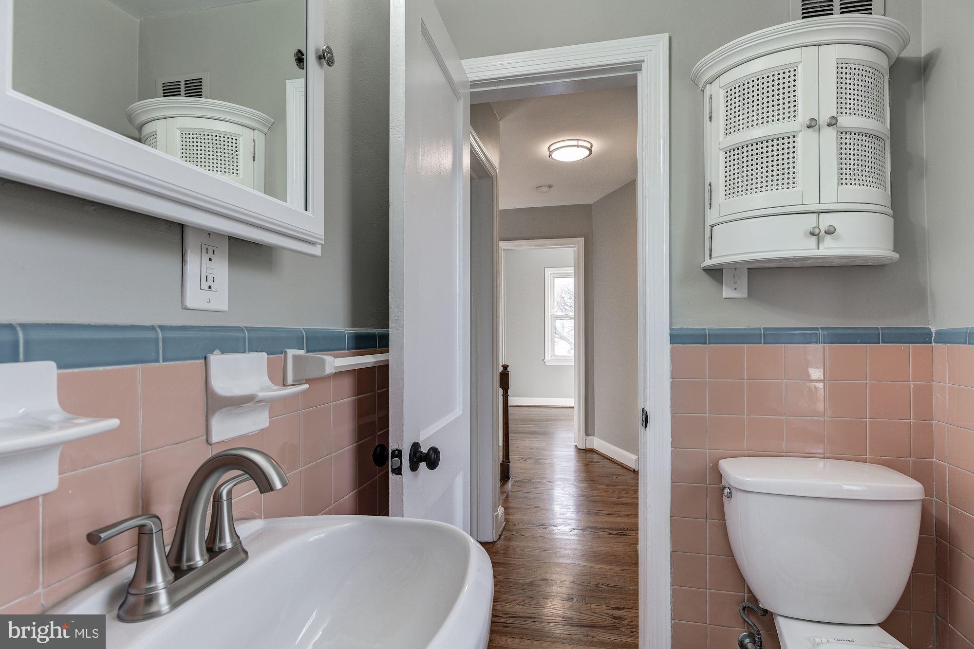 11512 Grandview Avenue Silver Spring, MD 20902 - Photo 23 of 27 Upper Full Bath