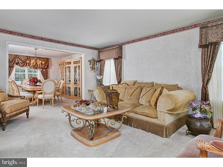 356 Chapel Heights Road Sewell, NJ 08080 - Photo 4 of 24 Living Room