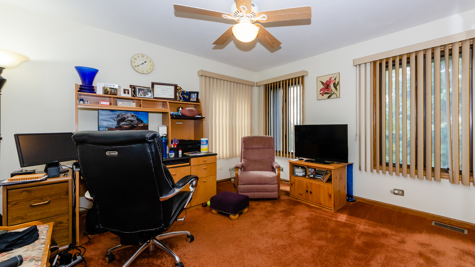 940 Gannon Drive Hoffman Estates, IL 60169 - Photo 11 of 20 a view of a livingroom with workspace and a window