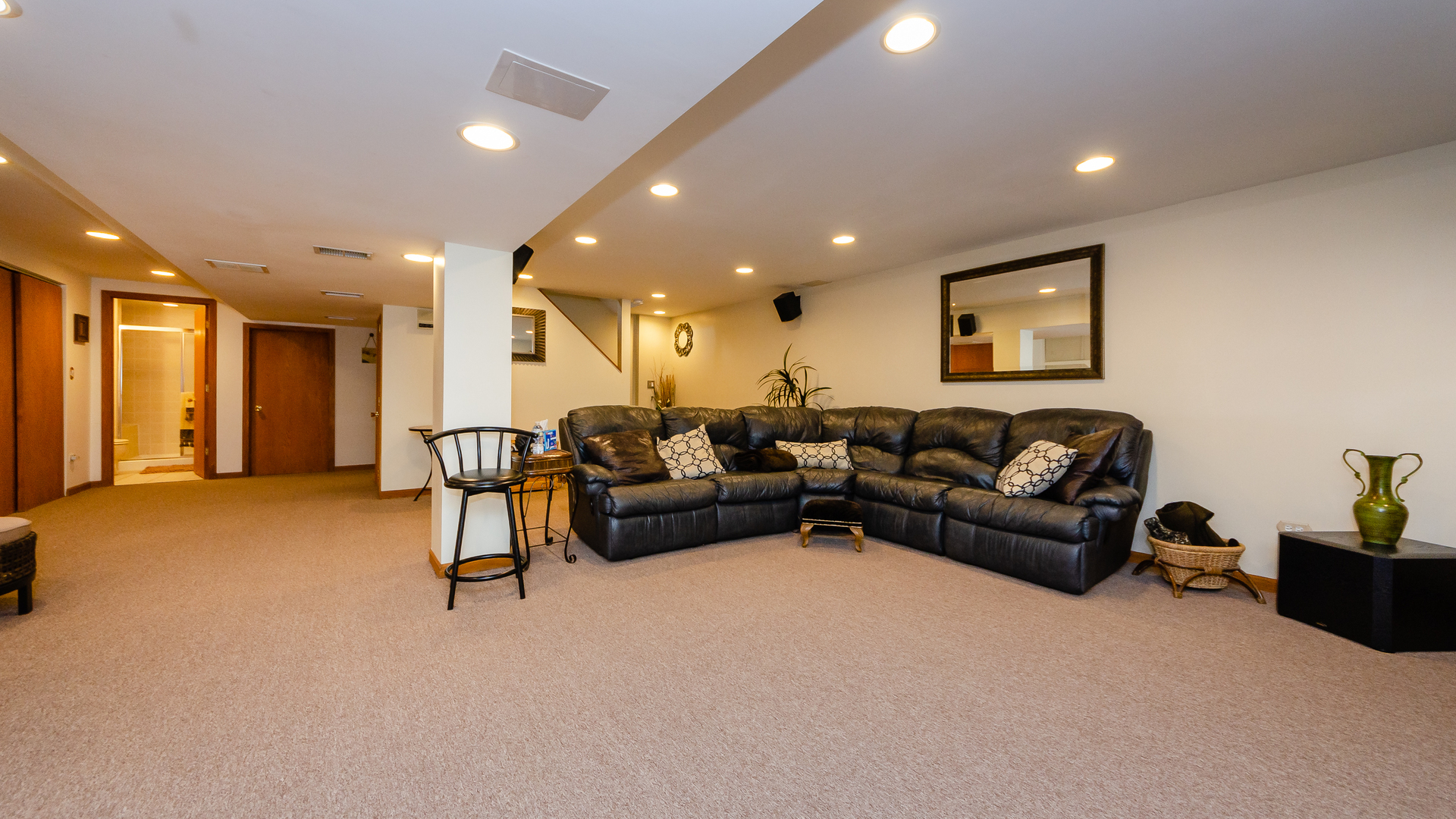 940 Gannon Drive Hoffman Estates, IL 60169 - Photo 17 of 20 a living room with furniture and a table