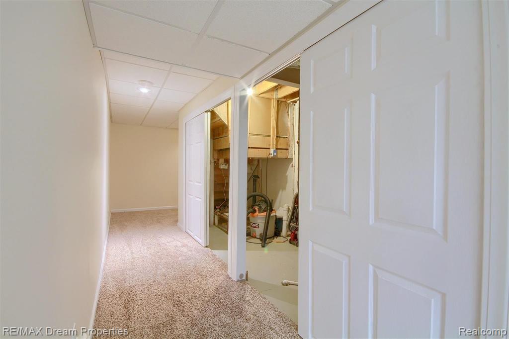 49015 Hawksburry Road Canton, MI 48188 - Photo 31 of 39
