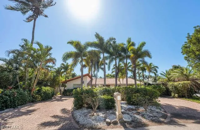 $2,650,000 | 778 Broad Court South, Naples, FL 34102