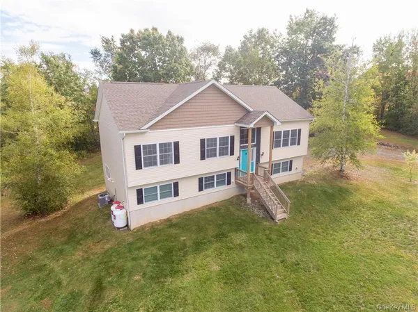 $650,000 | 9 Jake Henry Drive, Marlboro, NY 12542