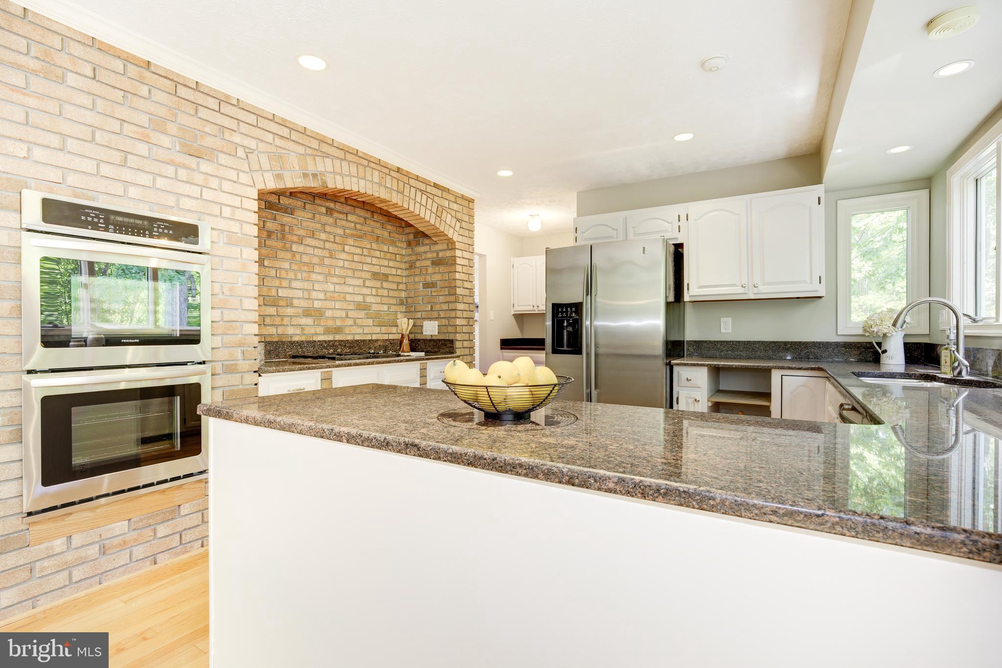 31 Rutherford Circle Sterling, VA 20165 - Photo 26 of 94 Ample Kitchen Counterspace