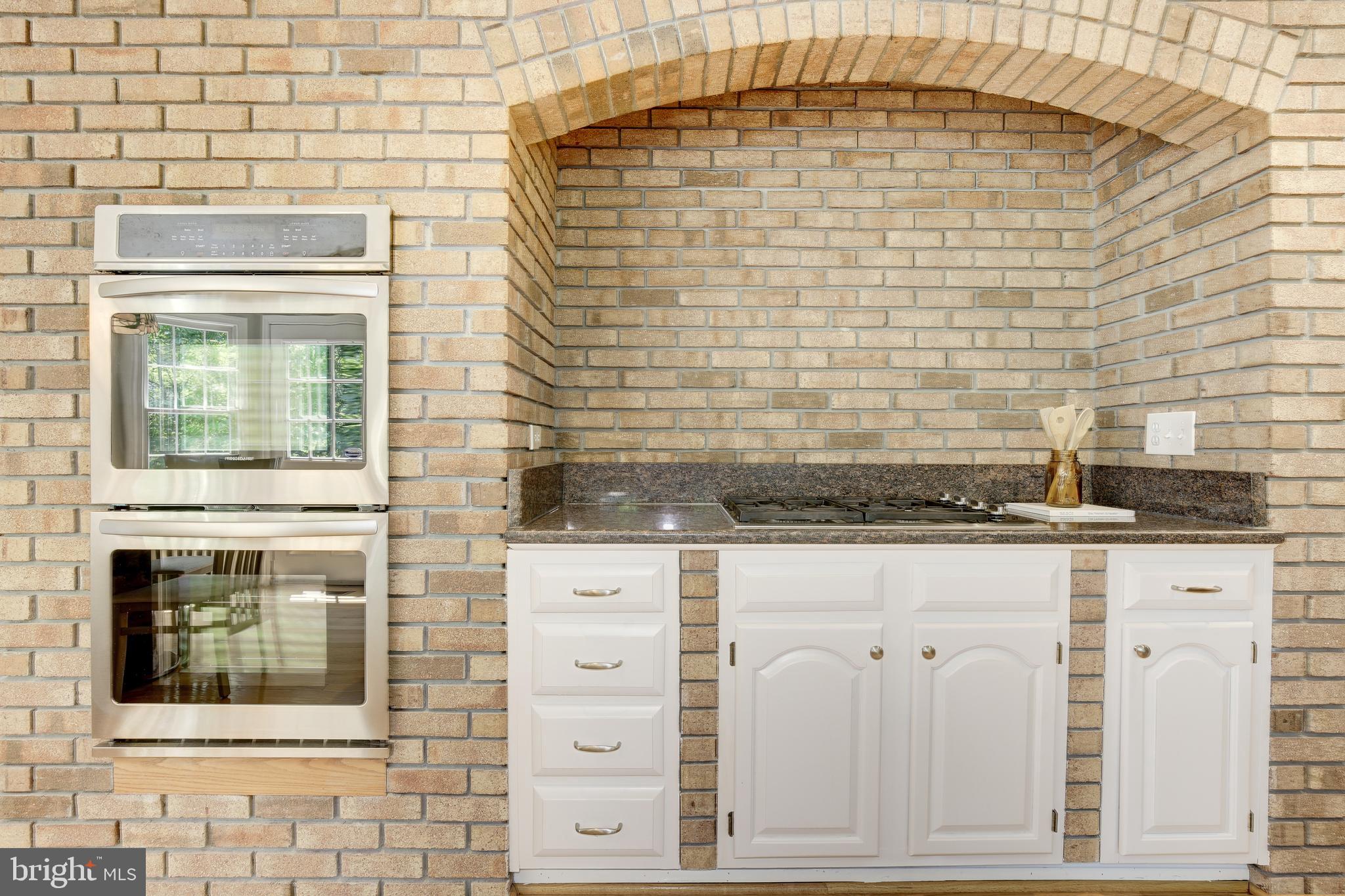 31 Rutherford Circle Sterling, VA 20165 - Photo 28 of 94 Double Wall Oven and Cooktop
