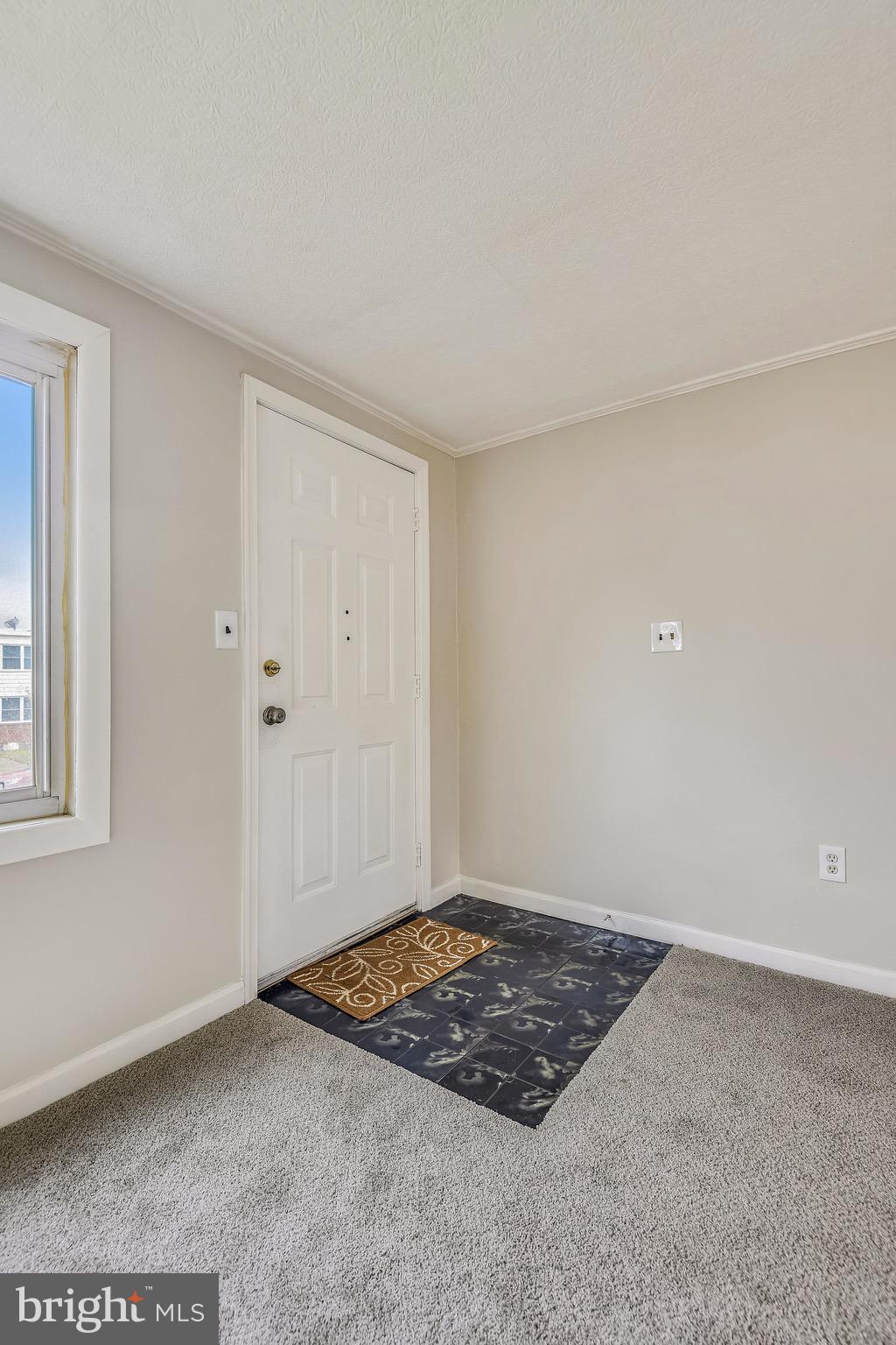 8025 Lansdale Road Baltimore, MD 21224 - Photo 15 of 36 Living Room entry