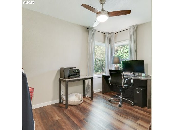 651 Southwest Maplecrest Court Portland, OR 97219 - Photo 14 of 32 Gallery Image 14