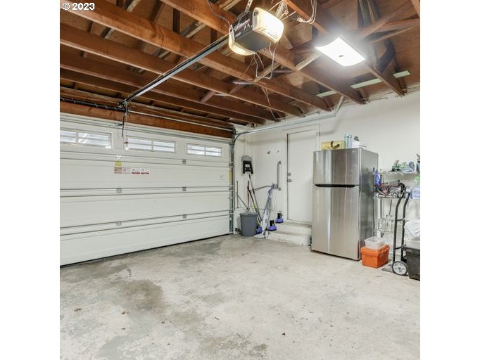 651 Southwest Maplecrest Court Portland, OR 97219 - Photo 17 of 32 Gallery Image 17