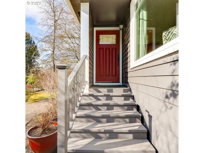 651 Southwest Maplecrest Court Portland, OR 97219 - Photo 2 of 32 Gallery Image 2