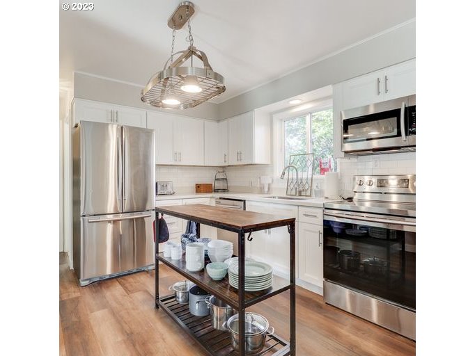651 Southwest Maplecrest Court Portland, OR 97219 - Photo 26 of 32 Gallery Image 26