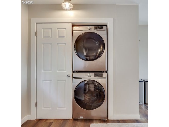 651 Southwest Maplecrest Court Portland, OR 97219 - Photo 27 of 32 Gallery Image 27