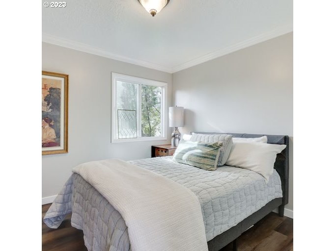 651 Southwest Maplecrest Court Portland, OR 97219 - Photo 28 of 32 Gallery Image 28