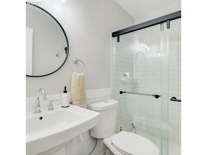 651 Southwest Maplecrest Court Portland, OR 97219 - Photo 29 of 32 Gallery Image 29