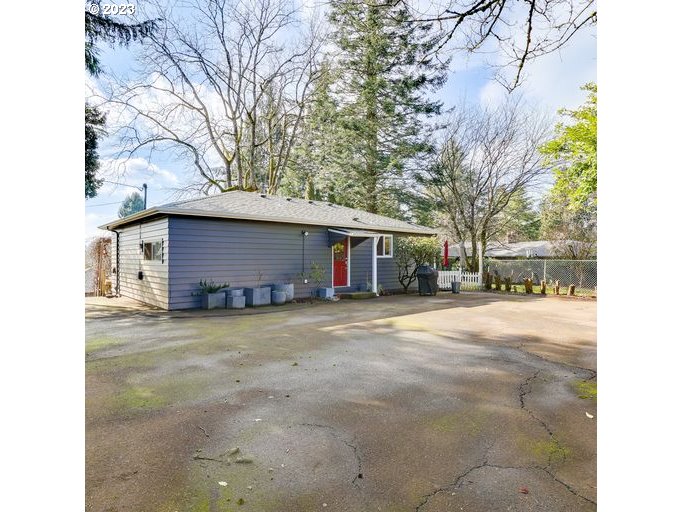 651 Southwest Maplecrest Court Portland, OR 97219 - Photo 30 of 32 Gallery Image 30