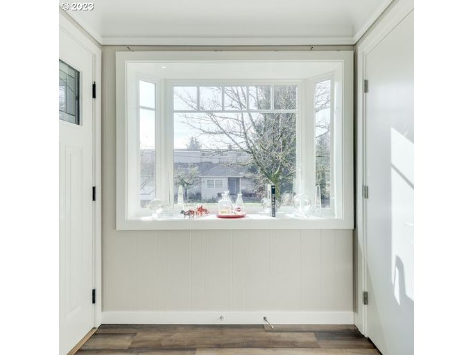 651 Southwest Maplecrest Court Portland, OR 97219 - Photo 3 of 32 Gallery Image 3