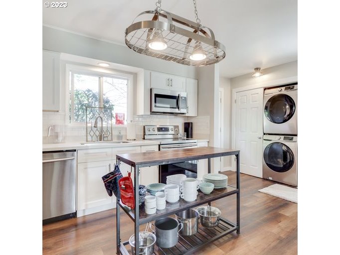651 Southwest Maplecrest Court Portland, OR 97219 - Photo 32 of 32 Gallery Image 32