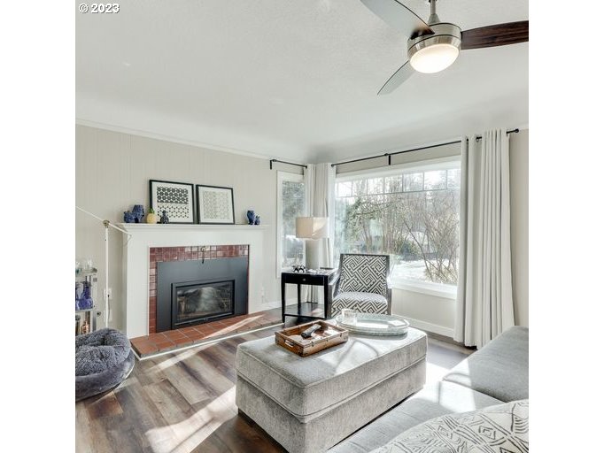 651 Southwest Maplecrest Court Portland, OR 97219 - Photo 4 of 32 Gallery Image 4