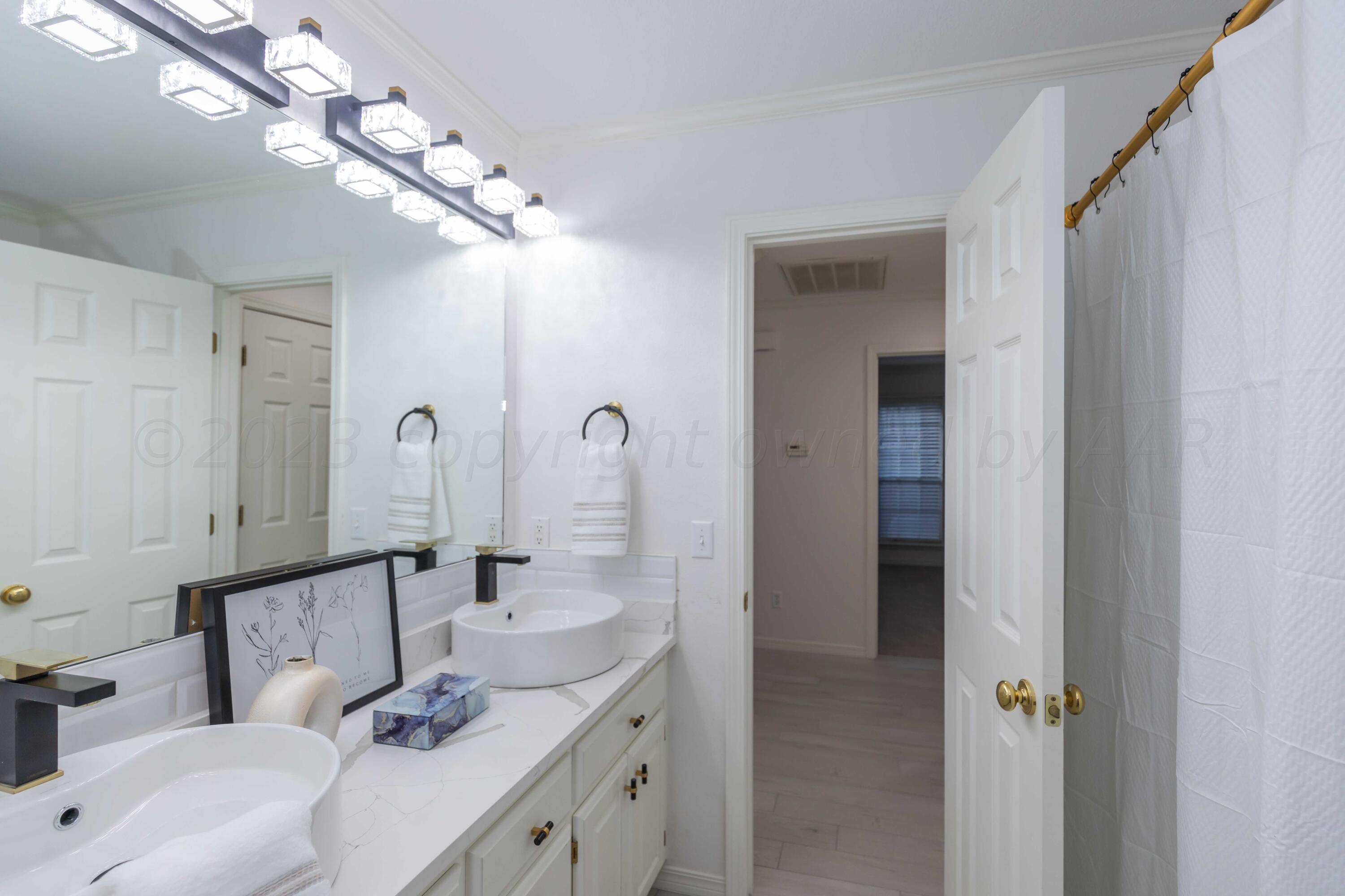 4 Doral Drive Amarillo, TX 79124 - Photo 38 of 52 BATHROOM 2 VIEW 1