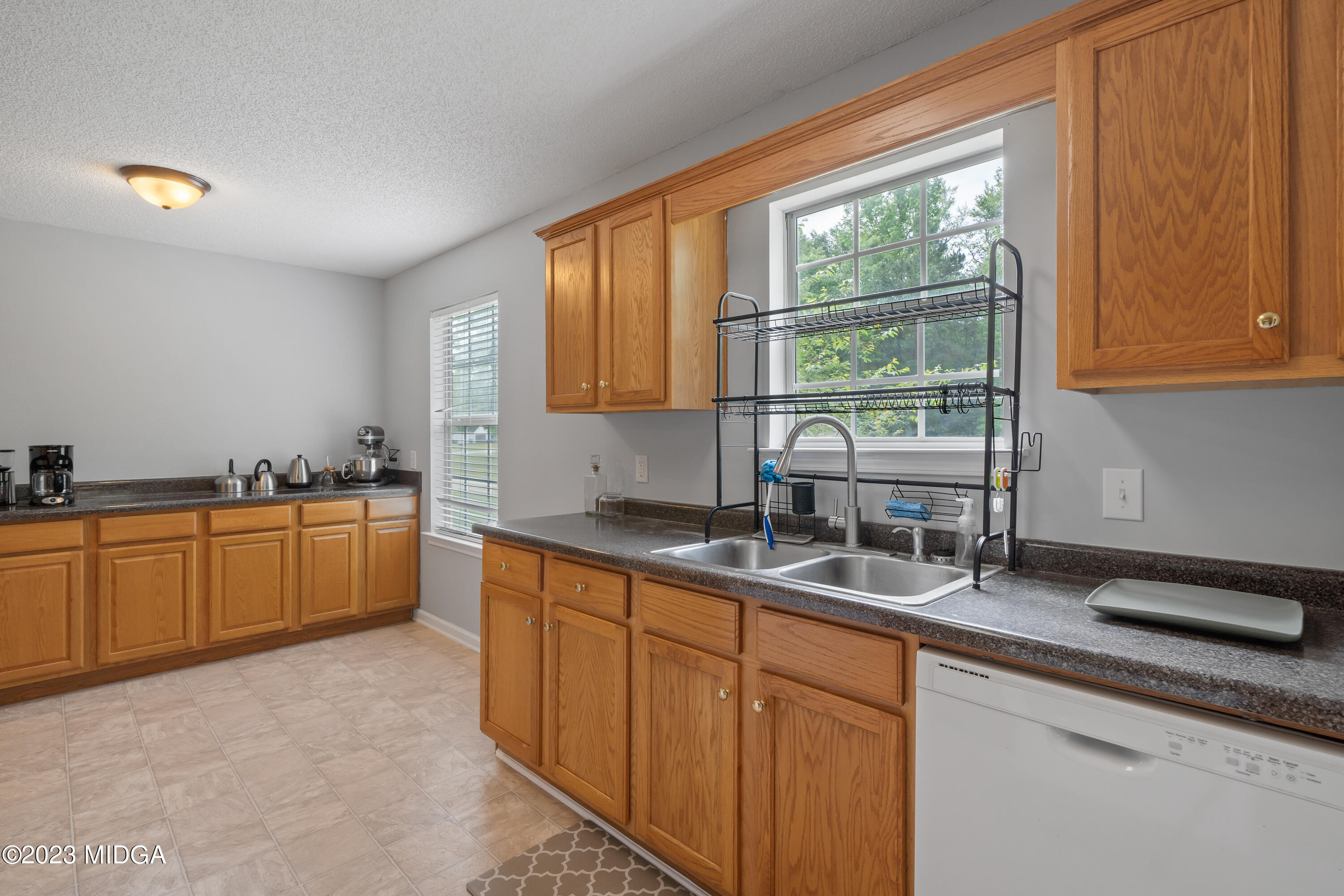 259 Autumn Ridge Court Gray, GA 31032 - Photo 8 of 18 a kitchen with a sink stove and cabinets