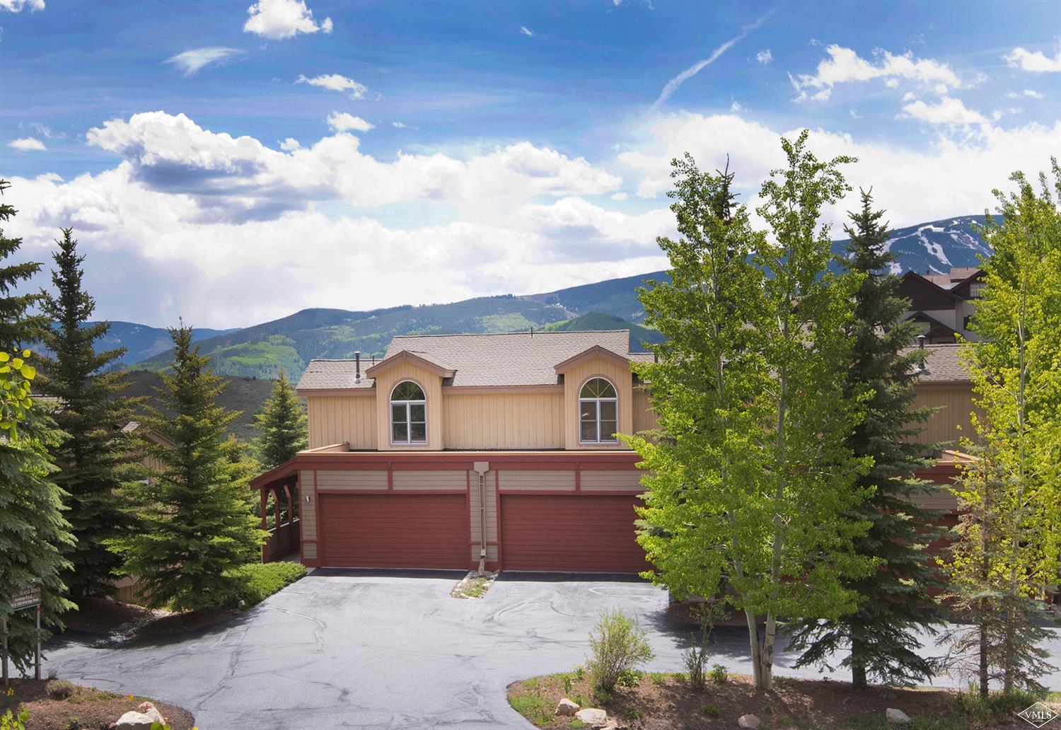 This end-unit Townhome is over 2300 SF,