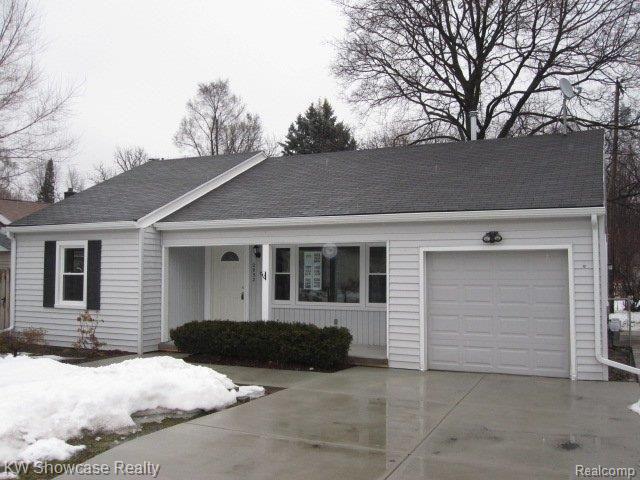 2952 Lansdowne Road Waterford, MI 48329 - Photo 1 of 12 IMG_4330