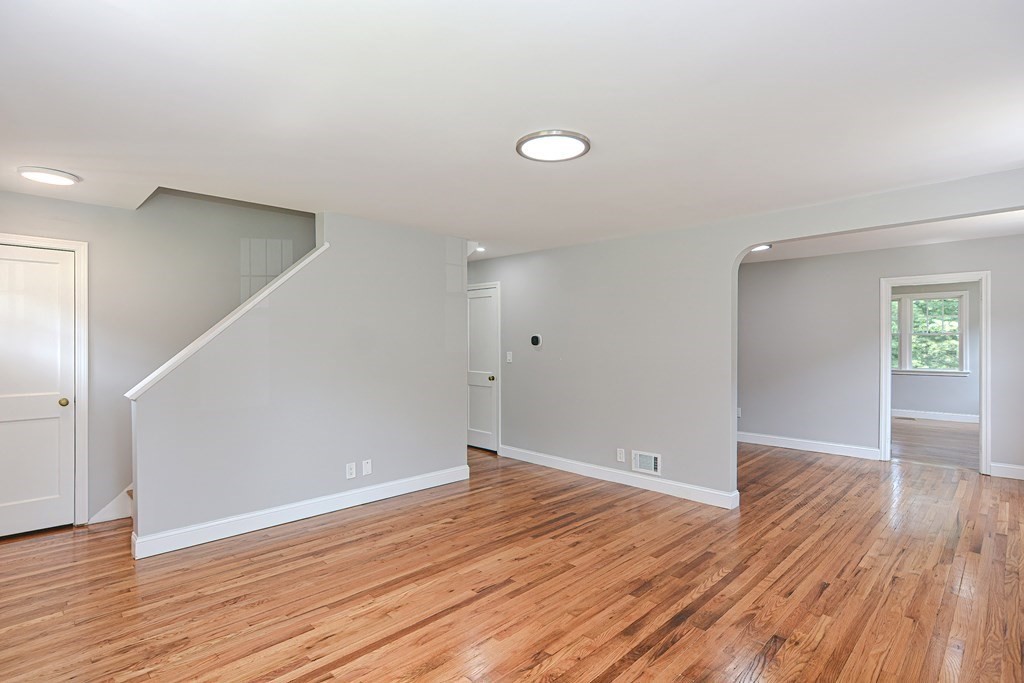 13 MacArthur Road Natick, MA 01760 - Photo 18 of 36 Gallery Image 18