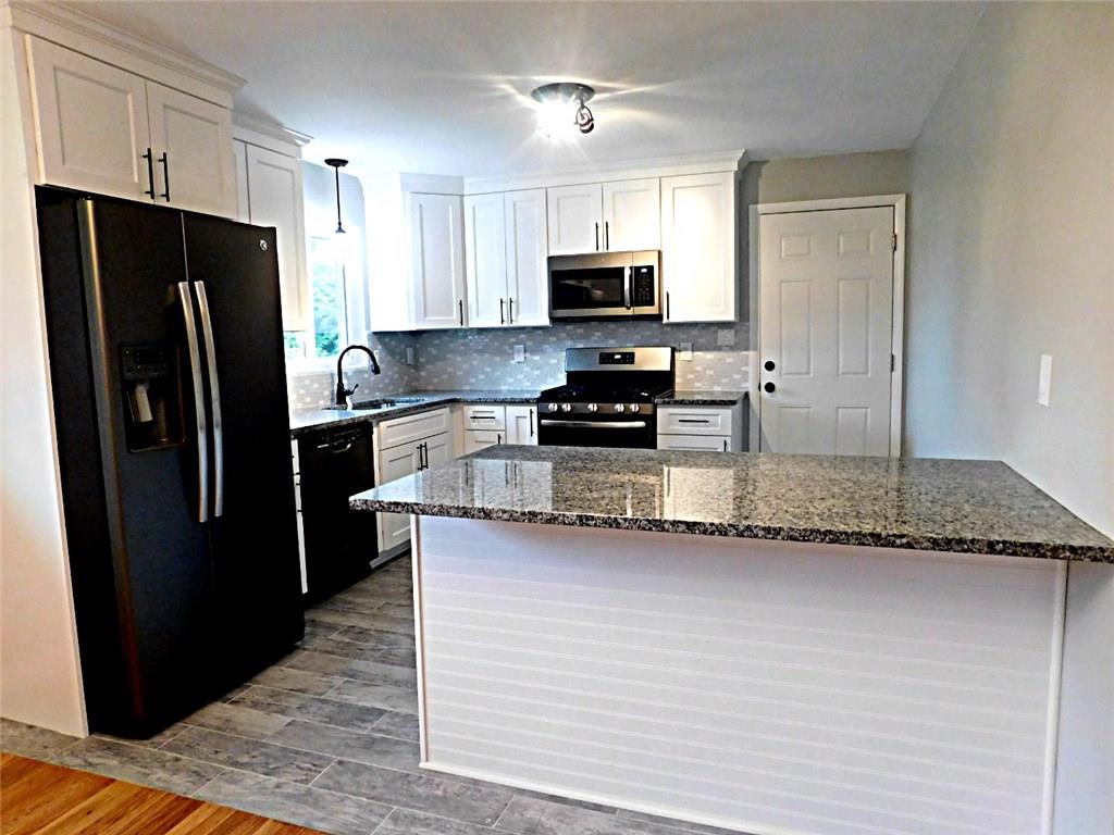 26 Porters Hollow Road Coraopolis, PA 15108 - Photo 9 of 25 Brand new kitchen with bar seating