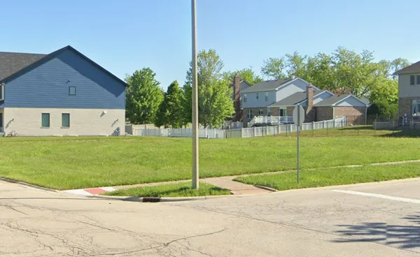 a view of a house with a backyard