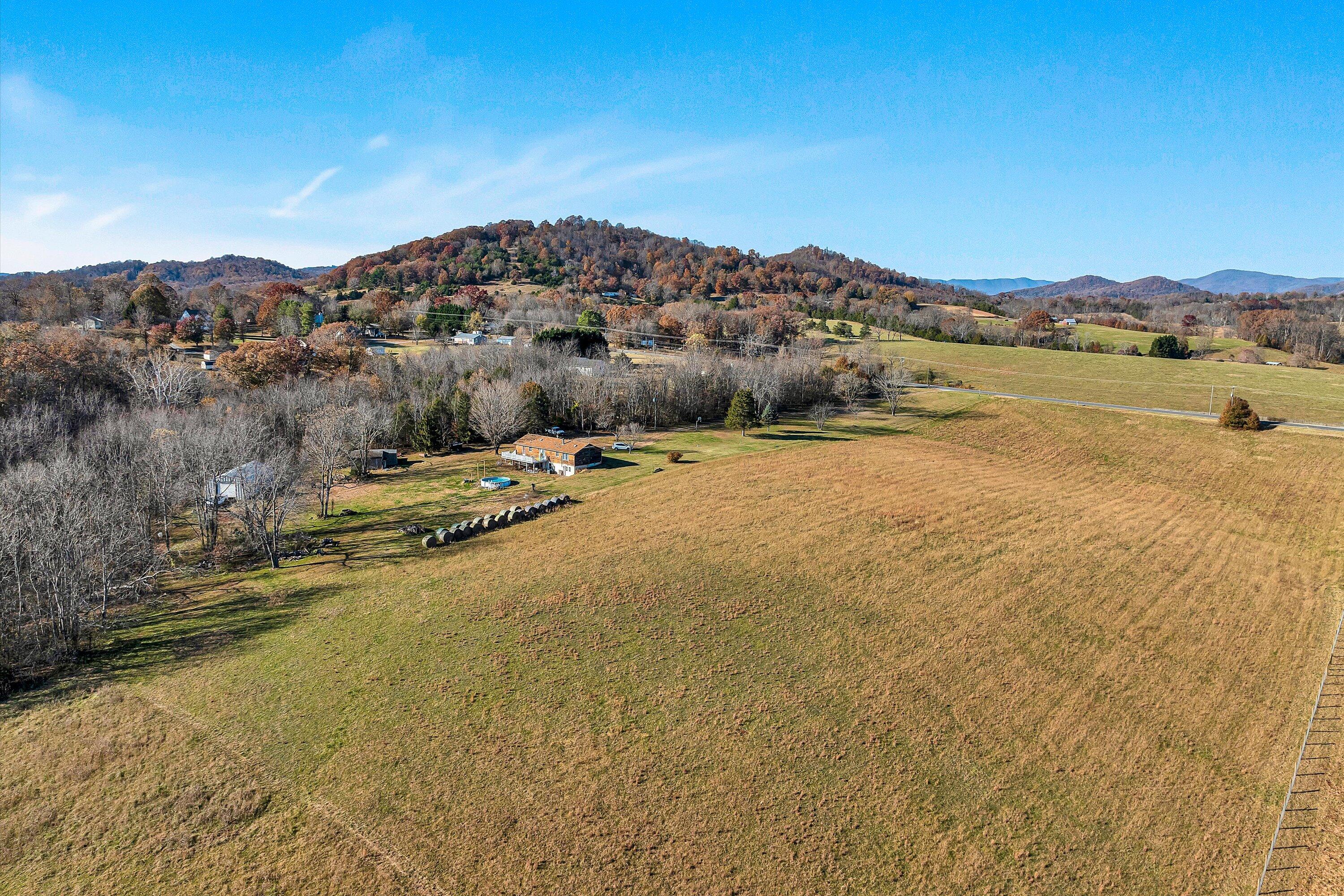 2 Stewartsville Road Moneta, VA 24121 - Photo 4 of 5 a view of an ocean