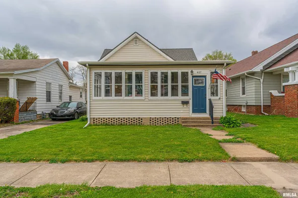 $179,900 | 407 South Kickapoo Street, Lincoln, IL 62656