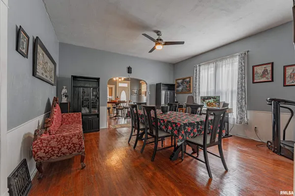$179,900 | 407 South Kickapoo Street, Lincoln, IL 62656