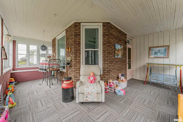 $179,900 | 407 South Kickapoo Street, Lincoln, IL 62656