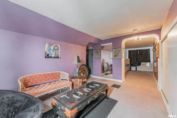 $179,900 | 407 South Kickapoo Street, Lincoln, IL 62656