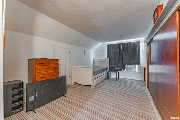 $179,900 | 407 South Kickapoo Street, Lincoln, IL 62656