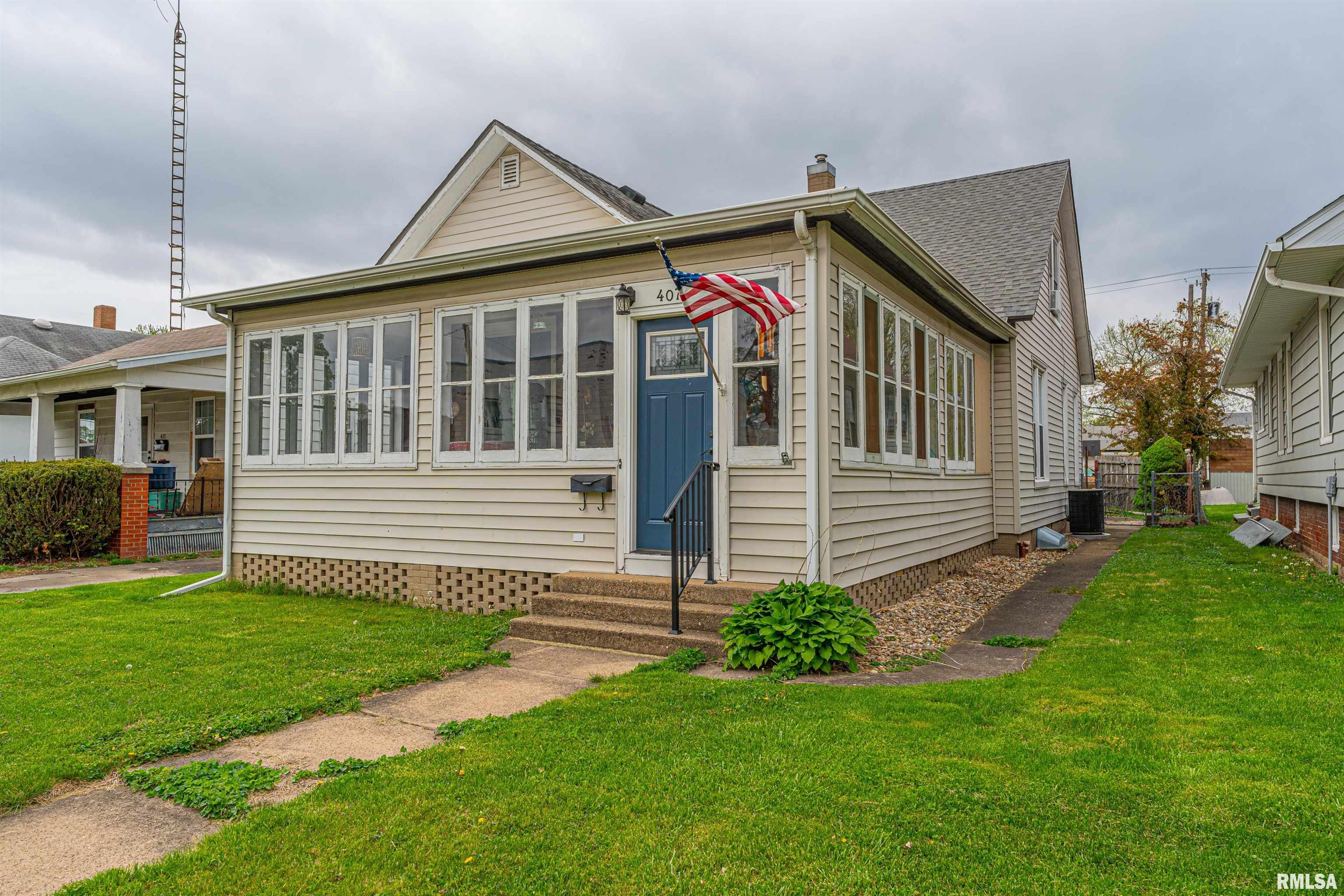 407 South Kickapoo Street Lincoln, IL 62656 - Photo 2 of 27