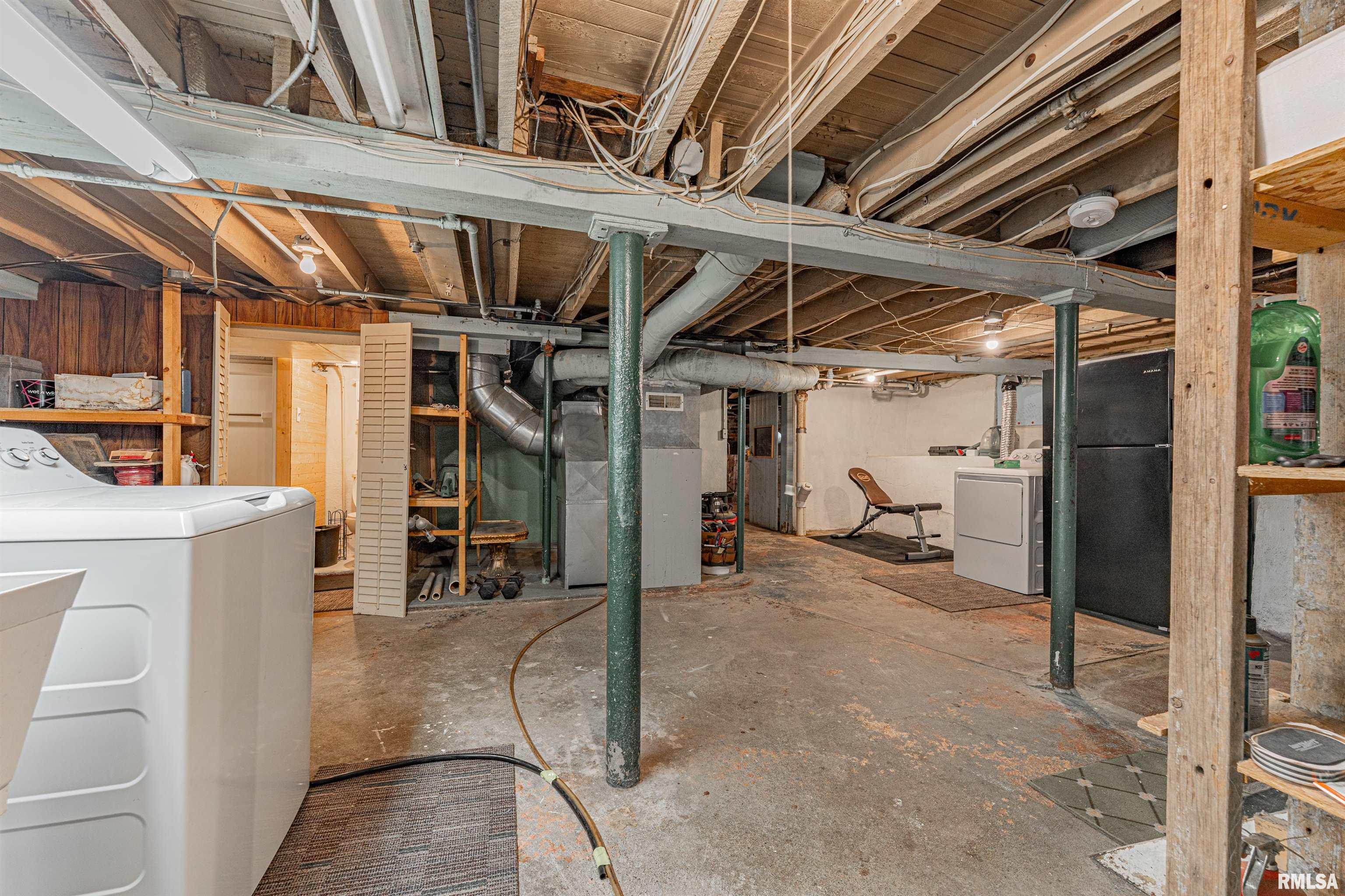 407 South Kickapoo Street Lincoln, IL 62656 - Photo 22 of 27